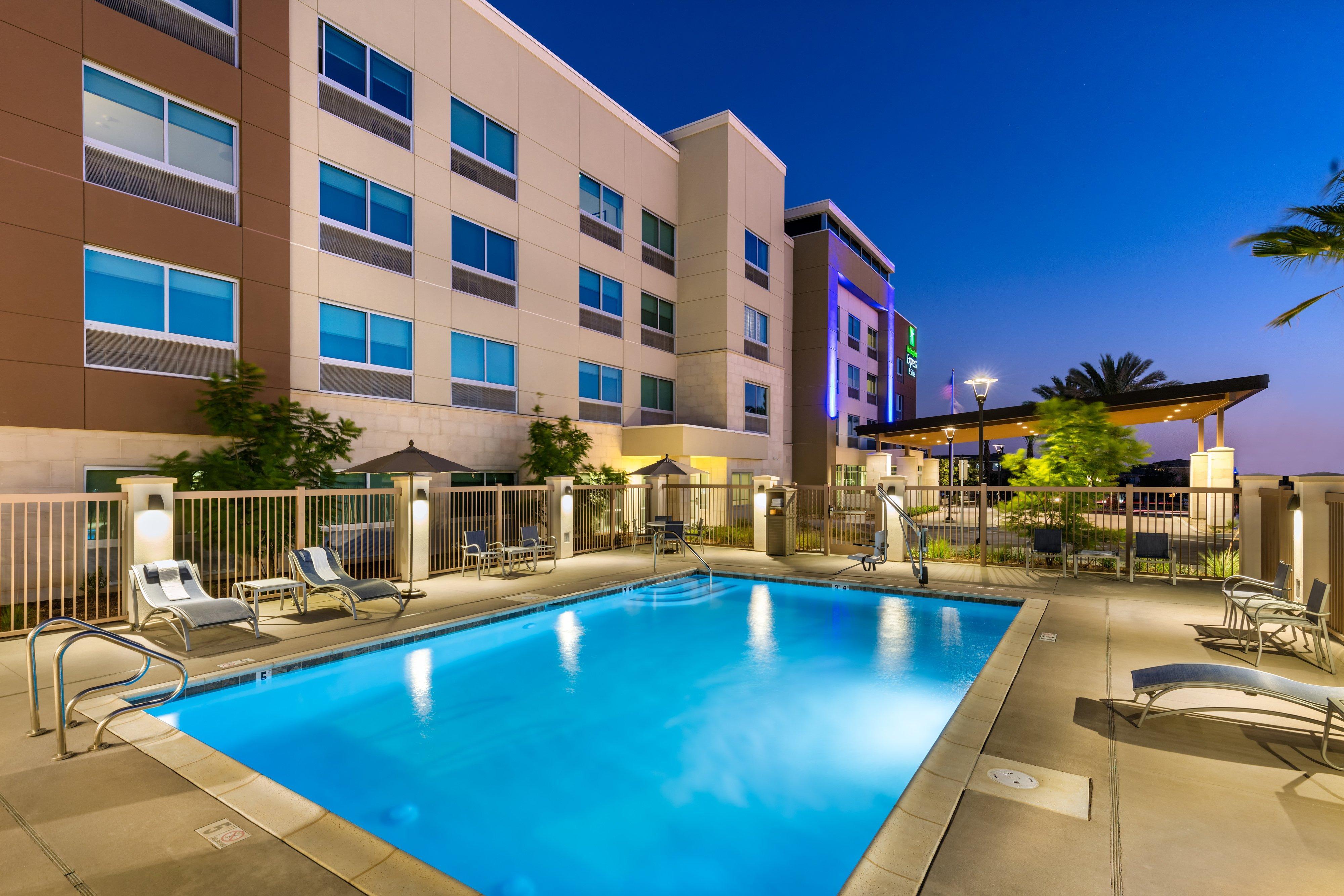 Holiday Inn Express & Suites - Moreno Valley - Riverside By Ihg Exterior photo